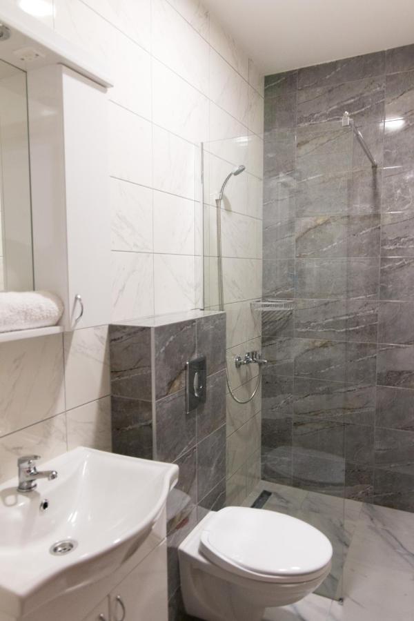 Viktorijini Konaci Aparthotel Kremna Εξωτερικό φωτογραφία