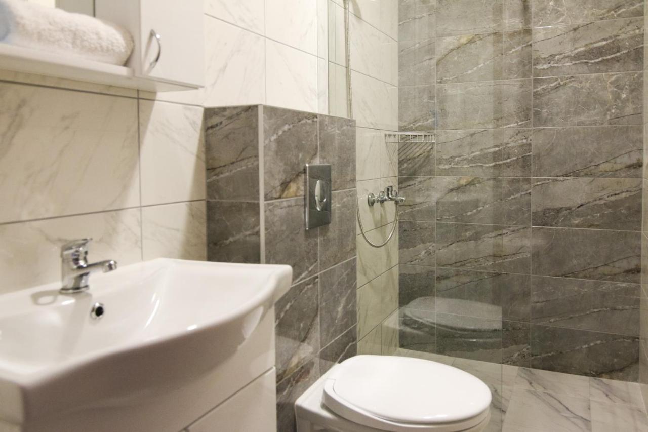 Viktorijini Konaci Aparthotel Kremna Εξωτερικό φωτογραφία
